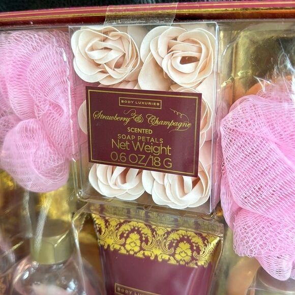 NEW body luxuries strawberry champagne scented bath kit - Picture 2 of 7